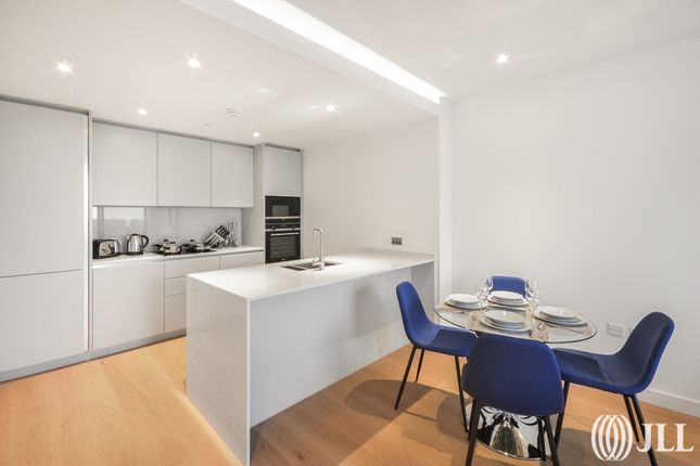 Flat to rent in South Quay Square, London
