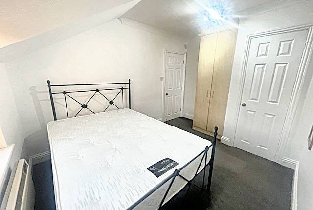 Flat to rent in Upton Park, Slough
