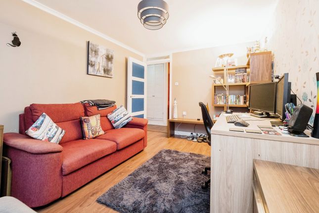 Flat for sale in Renfrew Close, Beckton, London