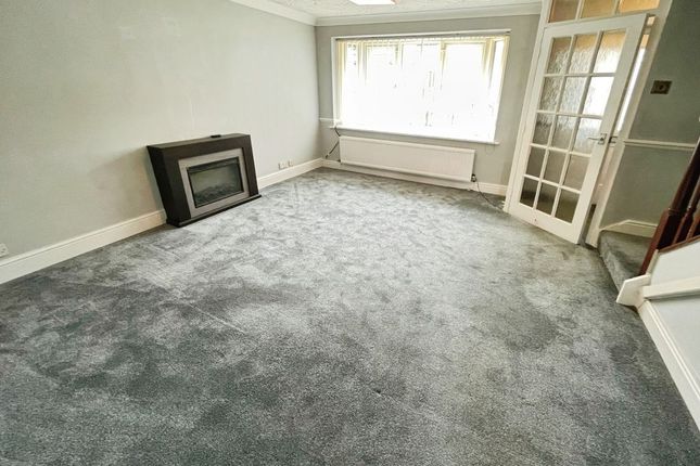 32, Ryecroft Avenue, Bury photo 3