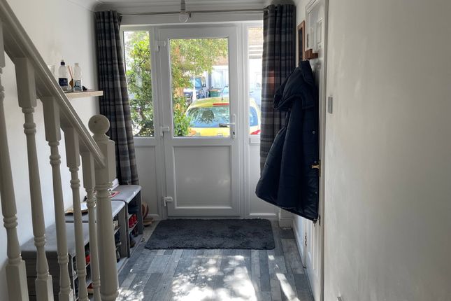 11, Grimsby Grove, London photo 4