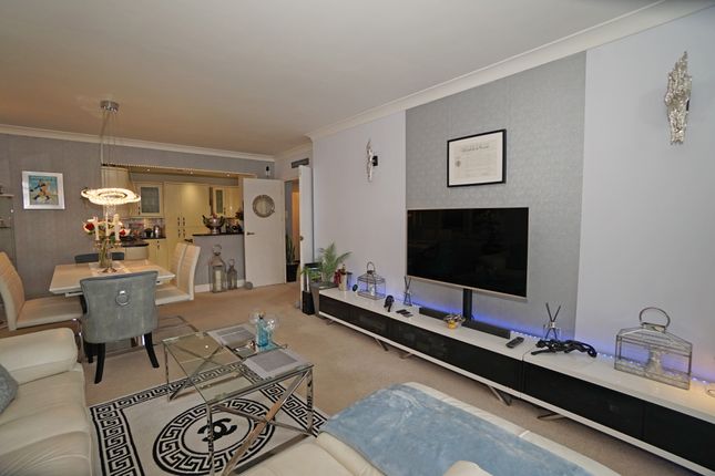 Flat for sale in Oyster Quay, Port Solent, Portsmouth