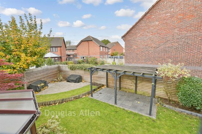 22, Blake Hall Drive, Wickford photo 3