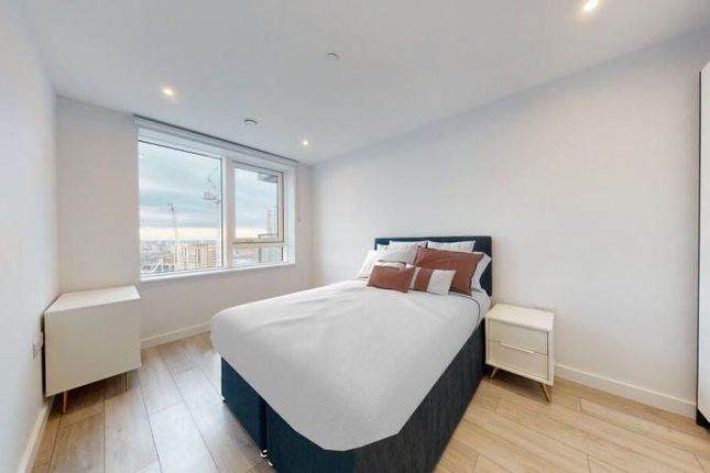 Thumbnail Flat to rent in New Lion Way, London