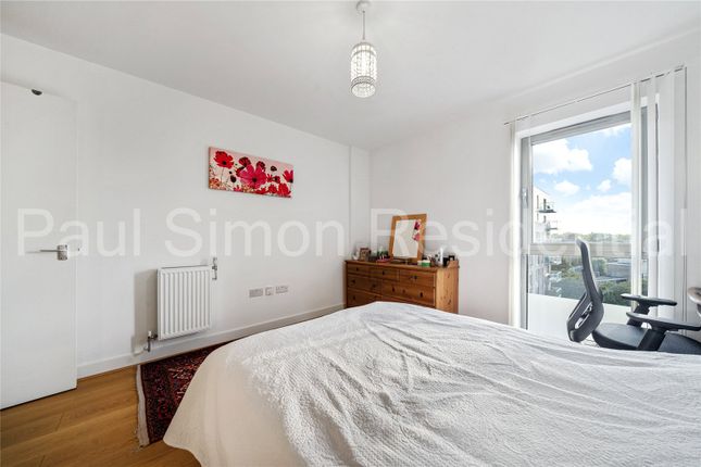 Flat for sale in Katherine Close, London