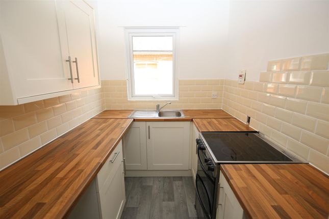 Thumbnail Maisonette to rent in Old Road, Tiverton