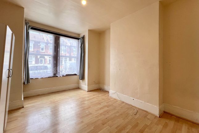 23, Shakespeare Crescent, London photo 2