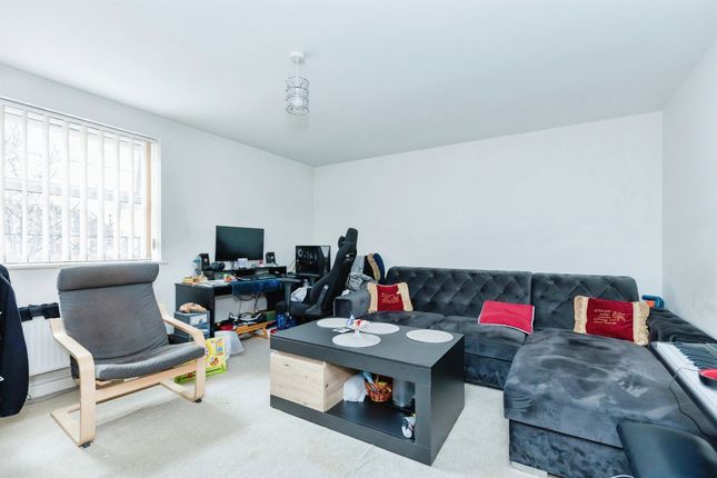 Flat for sale in Larchmont Road, Leicester