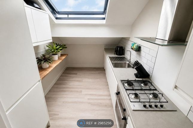 Flat, Woodbine Crescent, Stockport photo 2