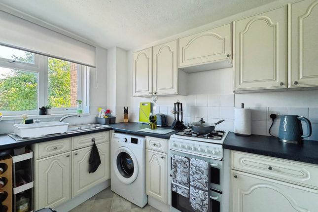 Flat 18, Gleneagles House,, St. Andrews, Berkshire photo 2