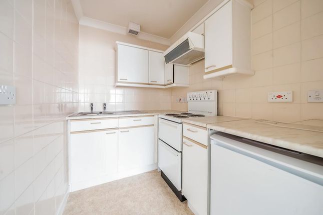 Flat to rent in Woodspring Court, Old Town