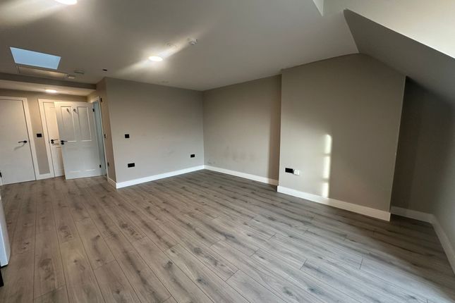 Flat 6 43A High Street, Leicester photo 3