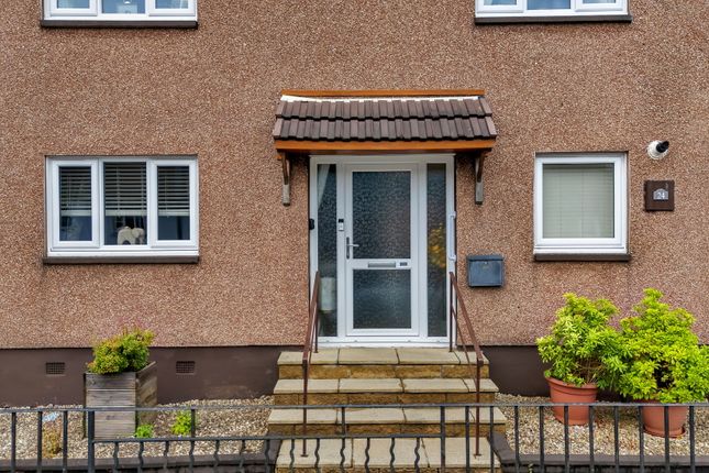 24 St. Inans Drive, Beith photo 4