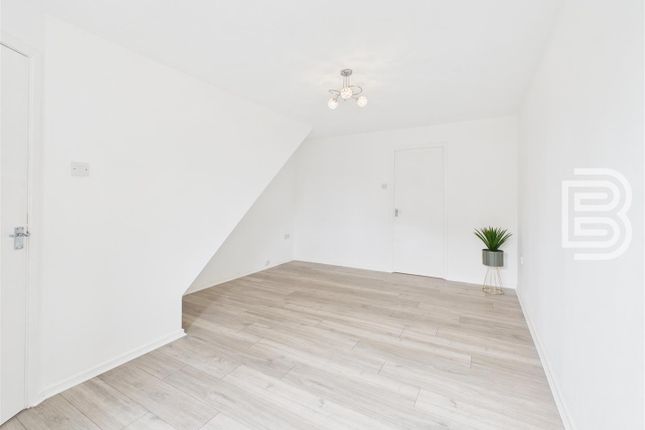 29, Ilmer Close, Rugby photo 4