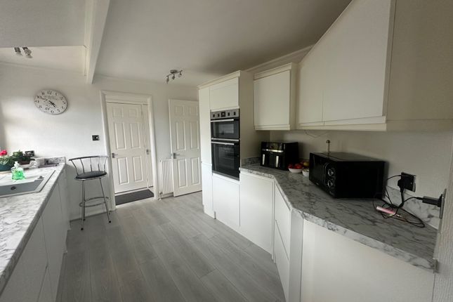 Hornbeam Close, Warfield Park, , Bracknell photo 2
