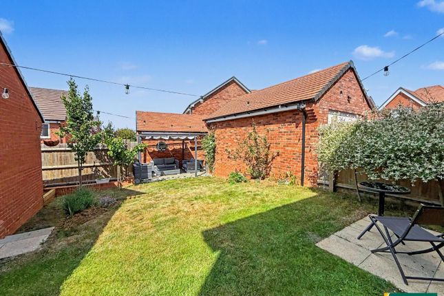 14, Stonebrigg Way, Northampton photo 4