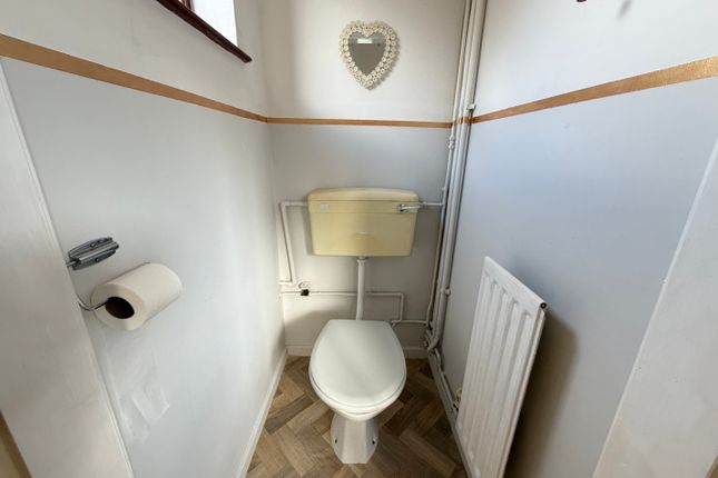16, Manor Park, Dudley photo 4