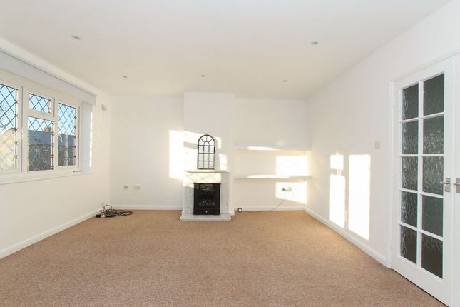 3, Rutland Gardens, Hemel Hempstead photo 2