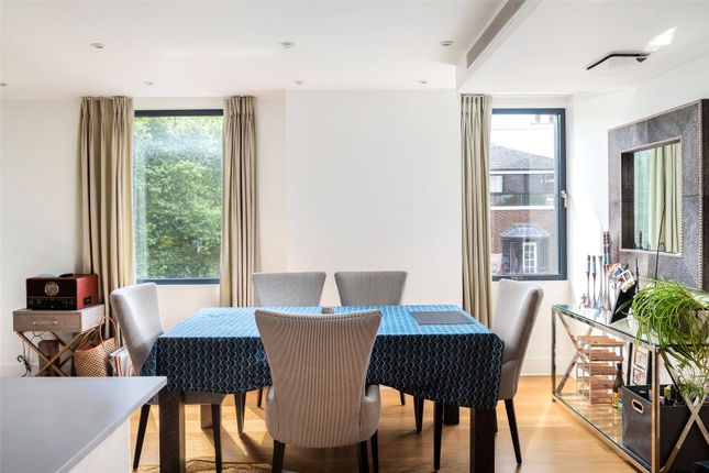 Flat for sale in Hyde Park Square, Bayswater, London