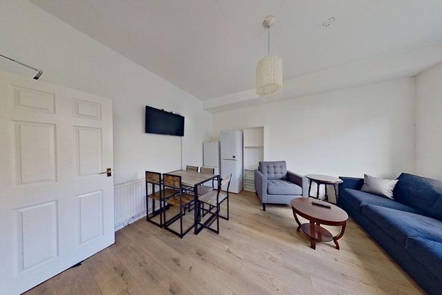 15  Ebor Mount,, Leeds photo 2
