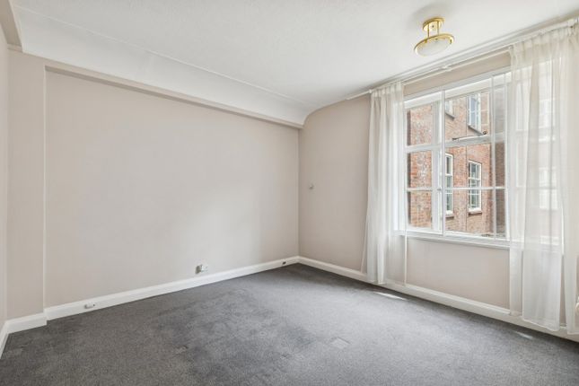 Flat 402, Carrington House,, Hertford Street, London photo 4