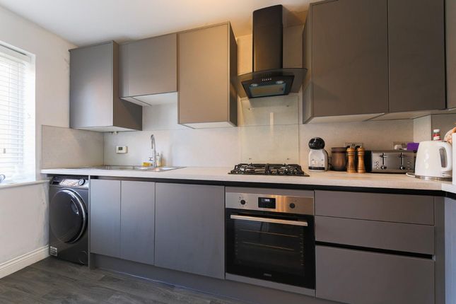 83 Cloverfield, Newcastle Upon Tyne photo 4