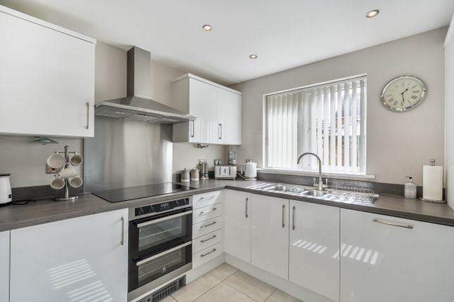 48, Dumas Drive, Hampshire photo 4