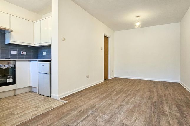 63, New Road, Middlesex photo 3