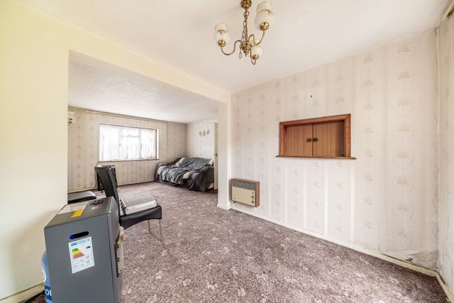 Terraced house for sale in Hawthorn Way, Shepperton