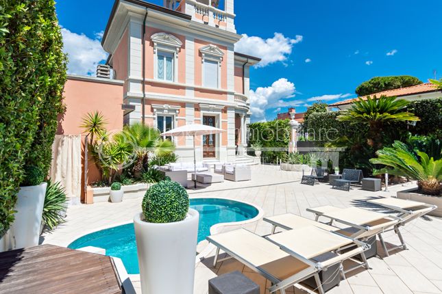 Viale Ammiraglio Morin 6, Forte Dei Marmi, Lucca, Tuscany, Italy, 7 bedroom  villa for sale - 56108206 | PrimeLocation