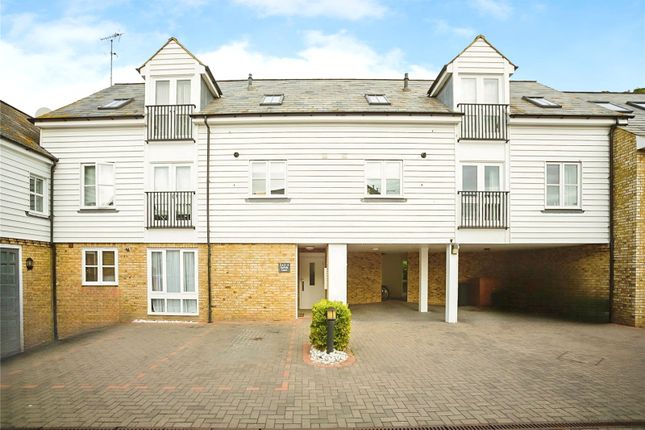 Flat to rent in Suffolk Street, Whitstable, Kent