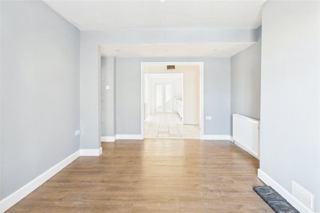 4, Wembley Street, Swindon photo 3