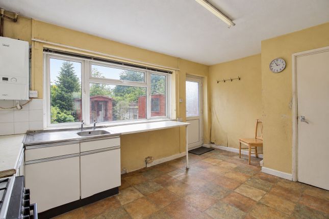 19, Groveside, Henlow photo 4