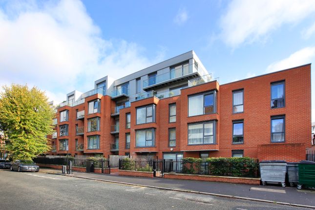 Flat for sale in Macaulay Road, Clapham, London