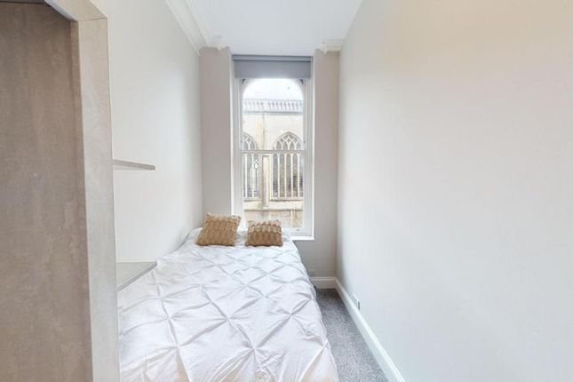 A Bright And Tidy Double Bedroom With Large Window...