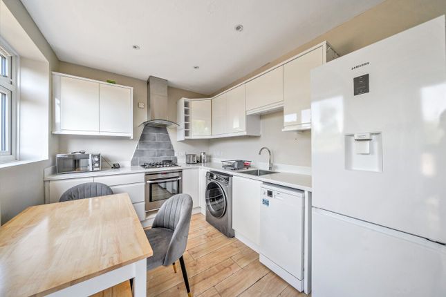 62, Westleigh Avenue, London photo 4