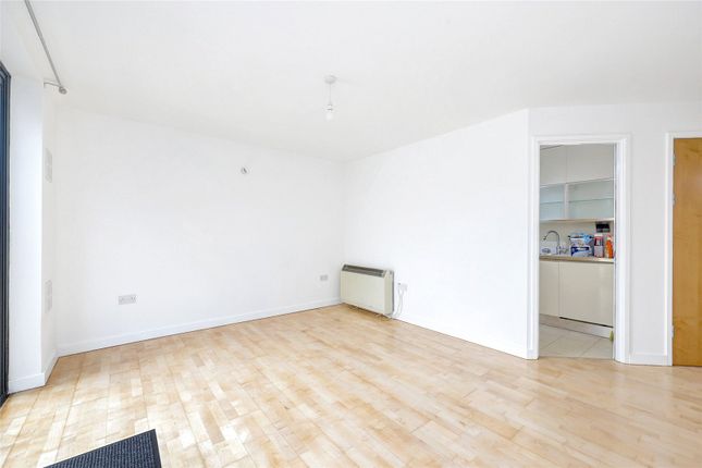 Flat to rent in Vista Building, Bow Road, London