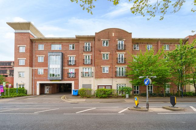 Flat to rent in Grenfell Road, Maidenhead
