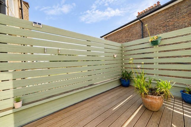 Flat 3, 293, Portobello Road, London photo 4