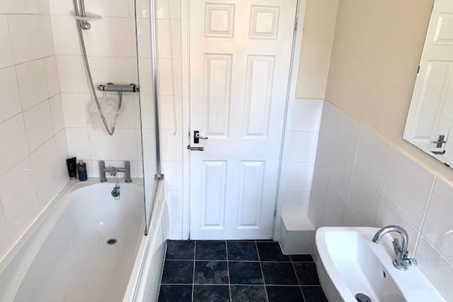 35, Kingsway, Enfield photo 2