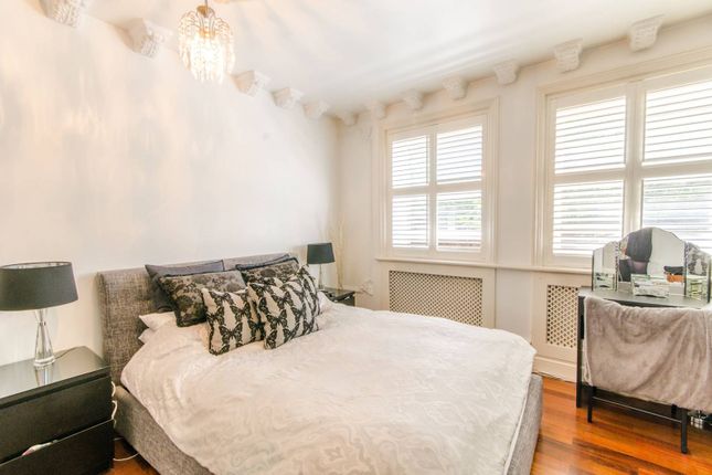 Flat for sale in Langland Gardens, Hampstead, London