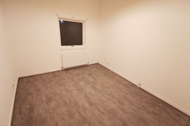 4, Carmichael Court, Leven photo 4