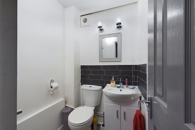 Studio for sale in Newbridge Close, Broadbridge Heath, Horsham