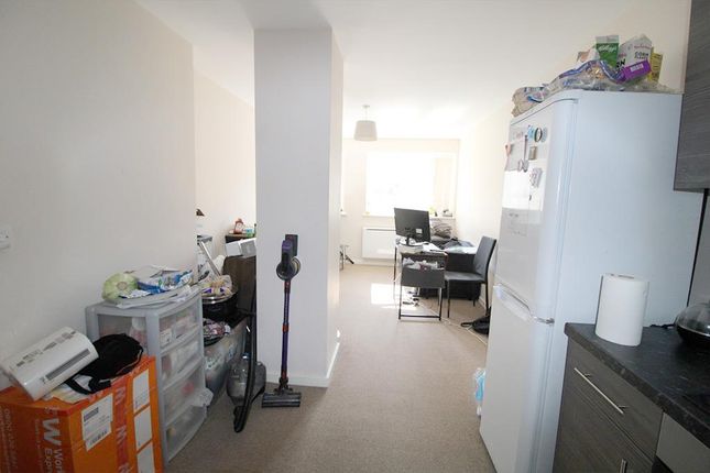19 Larch House, 241 High Street, Kingswinford photo 3