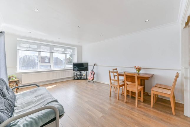 1-bed flat on Spencer Road, Mitcham, £240,000