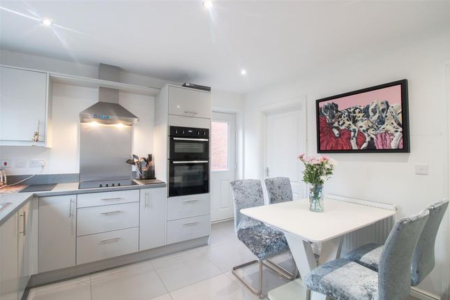 25 Woodfieldside Road, Blackwood photo 3