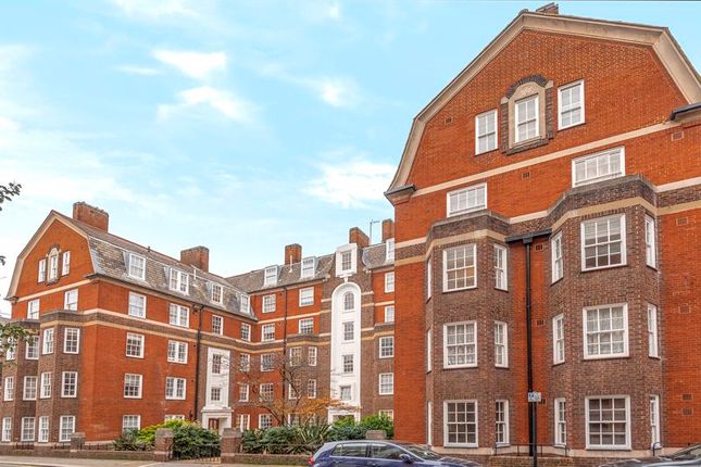 Flat to rent in Willow Place, London