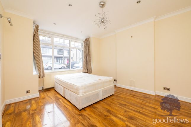 50, Longfield Avenue, Wallington photo 5