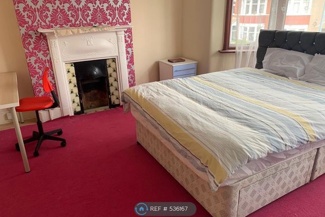 Room To Rent In Arundel Gardens Ilford Ig3 Zoopla