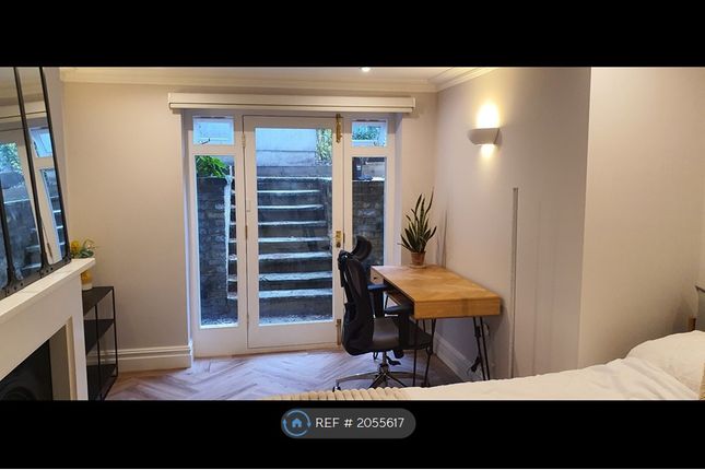 Flat to rent in Richmond Ave, London